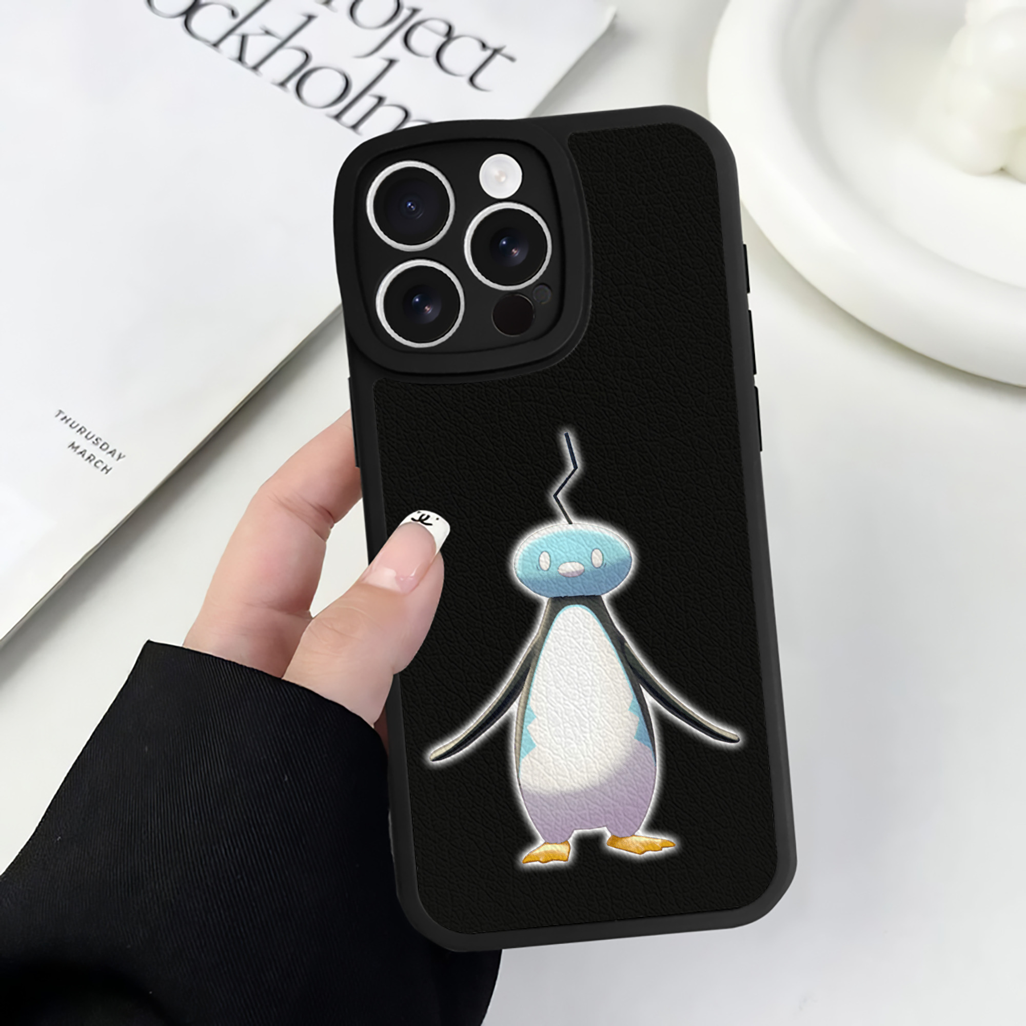 （画像用） ポケットモンスター Pokémon 【iPhone 16シリーズ対応】シリコンスマホケース（レザー調） 材質：シリコン
